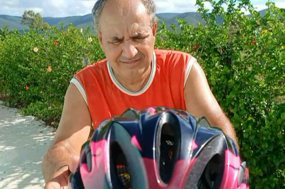 Ciclista: você vai trocar o capacete ou tem um capacete encostado em casa?