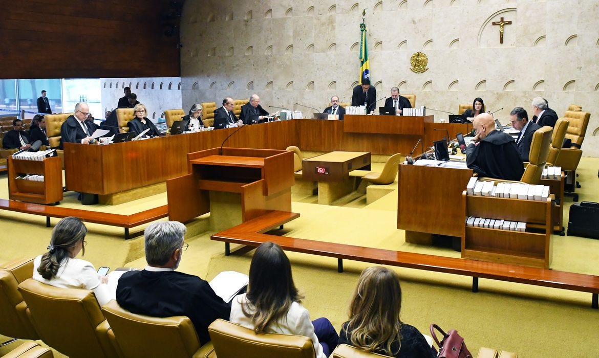 STF absolve réu por porte ilegal de arma