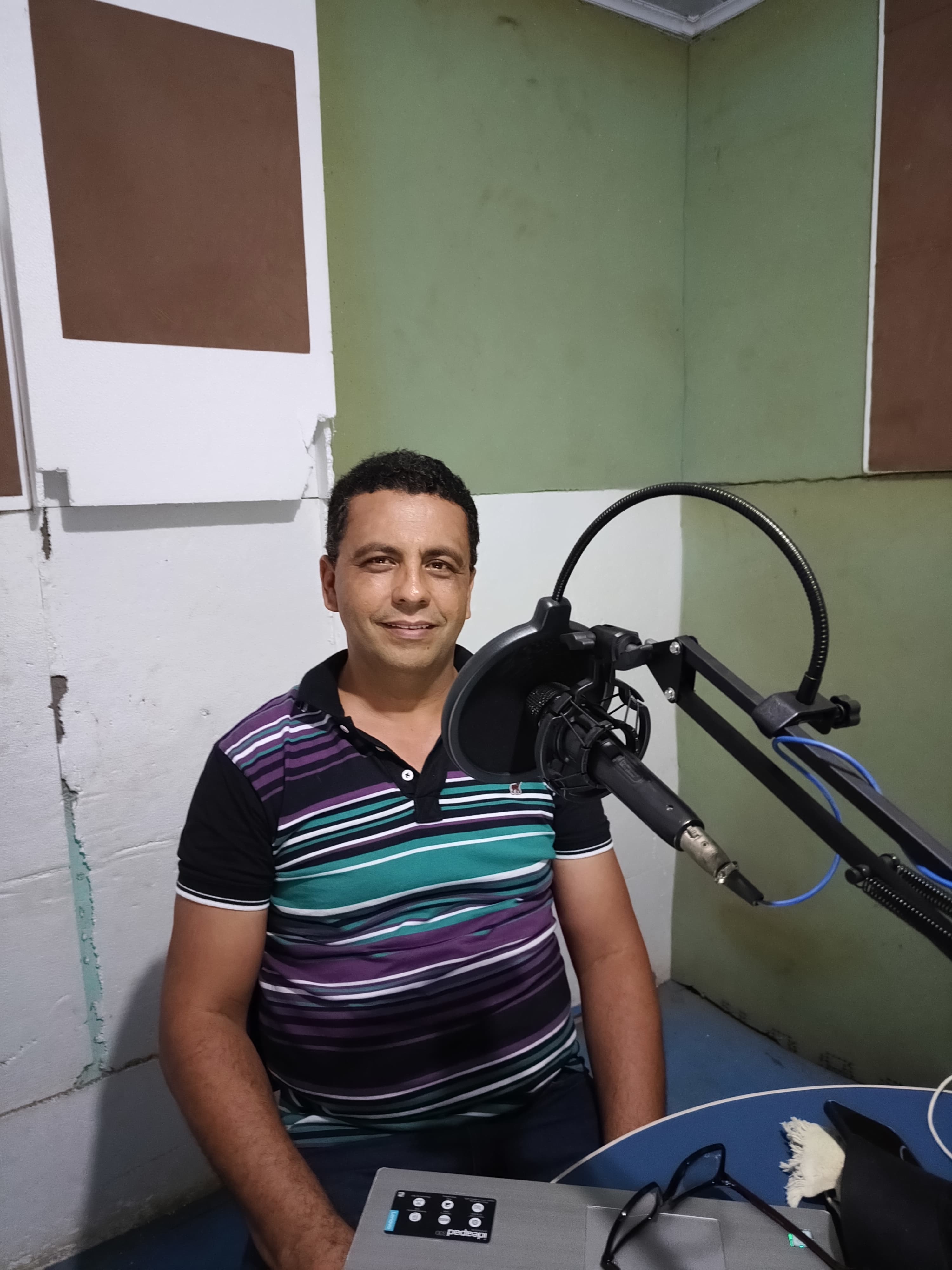 Adenilson Rosa dos Santos é pré-candidato à vice-prefeito de Itagi. Adenilson Rosa dos Santos é pré-candidato à vice-prefeito de Itagi.