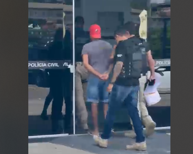 Polícia prende bandido que vendia vídeos pornográficos e ameaçava os pedófilos na internet Polícia prende bandido que vendia vídeos pornográficos e ameaçava os pedófilos na internet
