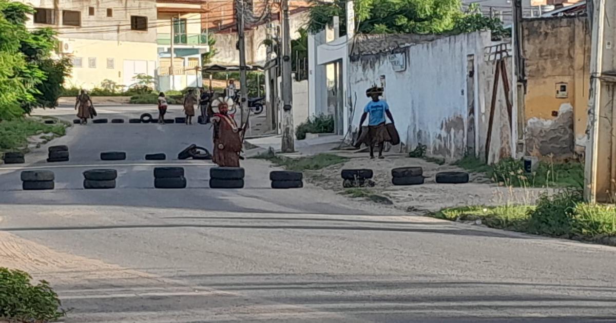 Índios da tribo Pataxó voltam a reivindicar posse de uma casa no bairro Jequiezinho