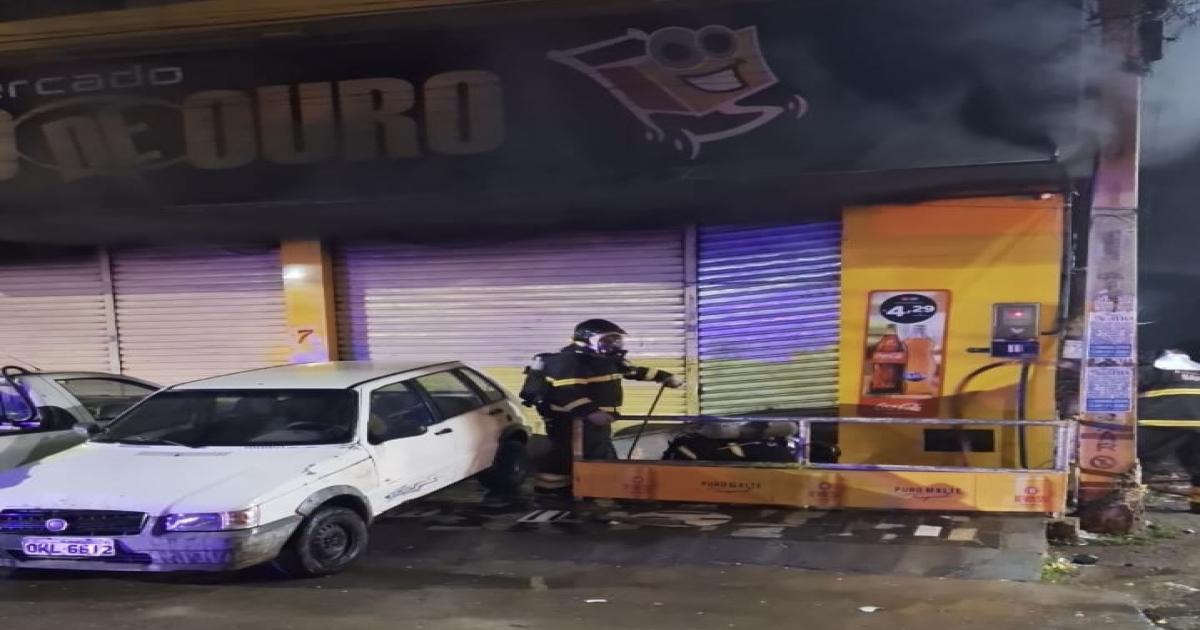 Equipes do 8°BBM combatem Incêndio em Supermercado na Av. Lomanto Junior
