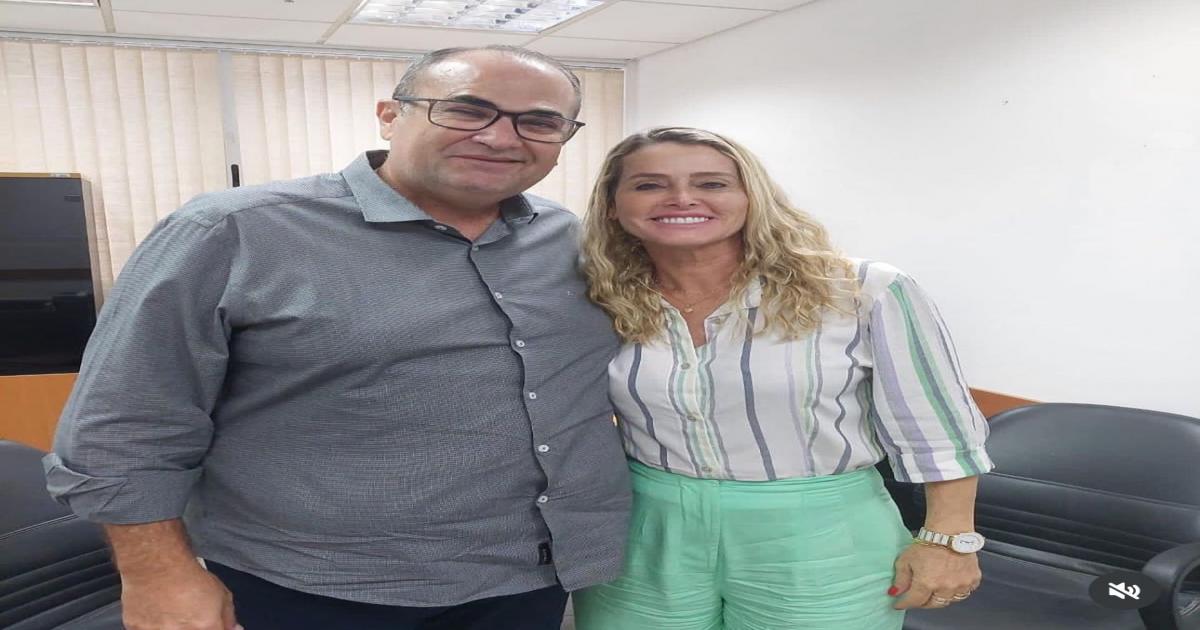 Hassan homenageia prefeita de Jaguaquara com Comenda 2 de Julho