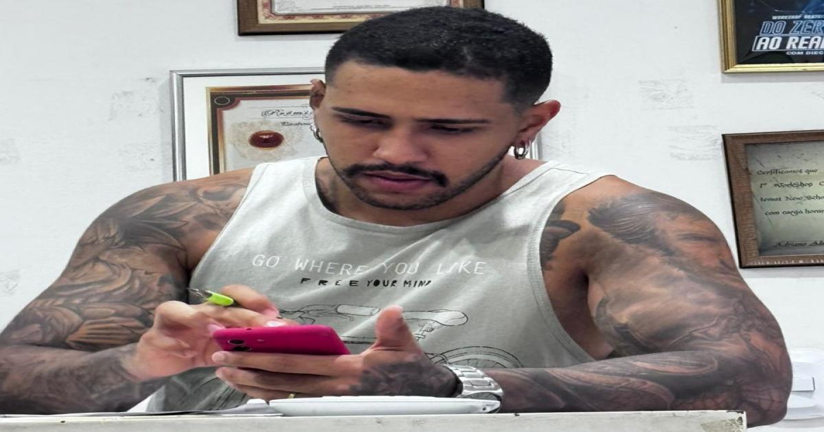 Victtor, deixou a faculdade de medicina para se dedicar a arte da tatuagem