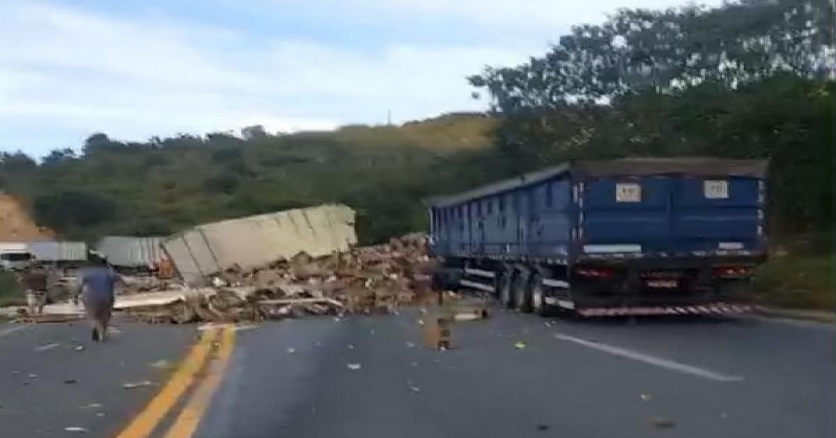 Acidente na BR-116 deixa um morto e trava o trânsito no trecho entre Jaguaquara e Jequié