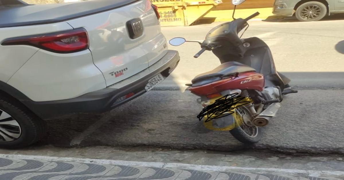Motos estacionadas em vagas para carros irritam motoristas no Centro de Jequié