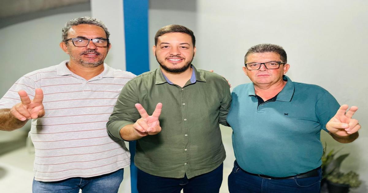 Pré-candidato a prefeito de Manoel Vitorino Vinícius Costa anuncia vereador Landinho como pré-candidato a vice-prefeito e notícia sacode cidade