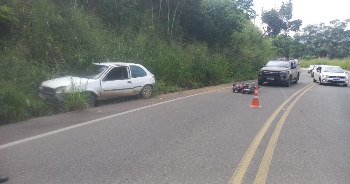 Uma pessoas ficou ferida após colisão entre carro e  moto na estrada da Ibirataia