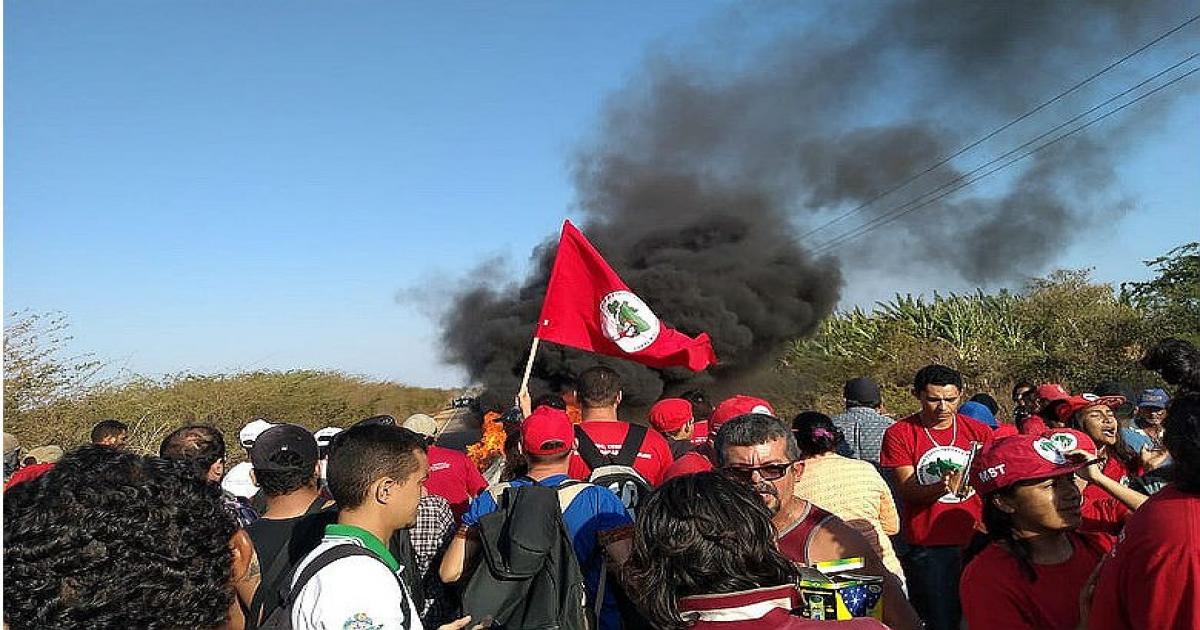 Câmara mira MST e aprova projeto que impede invasor de terra de receber benefício social