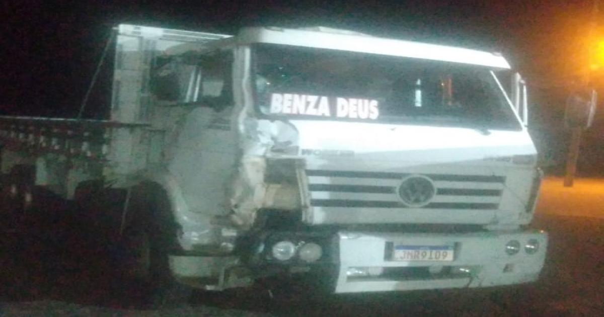 Caminhão atropela e mata cavalo e cavaleiro na BA 026