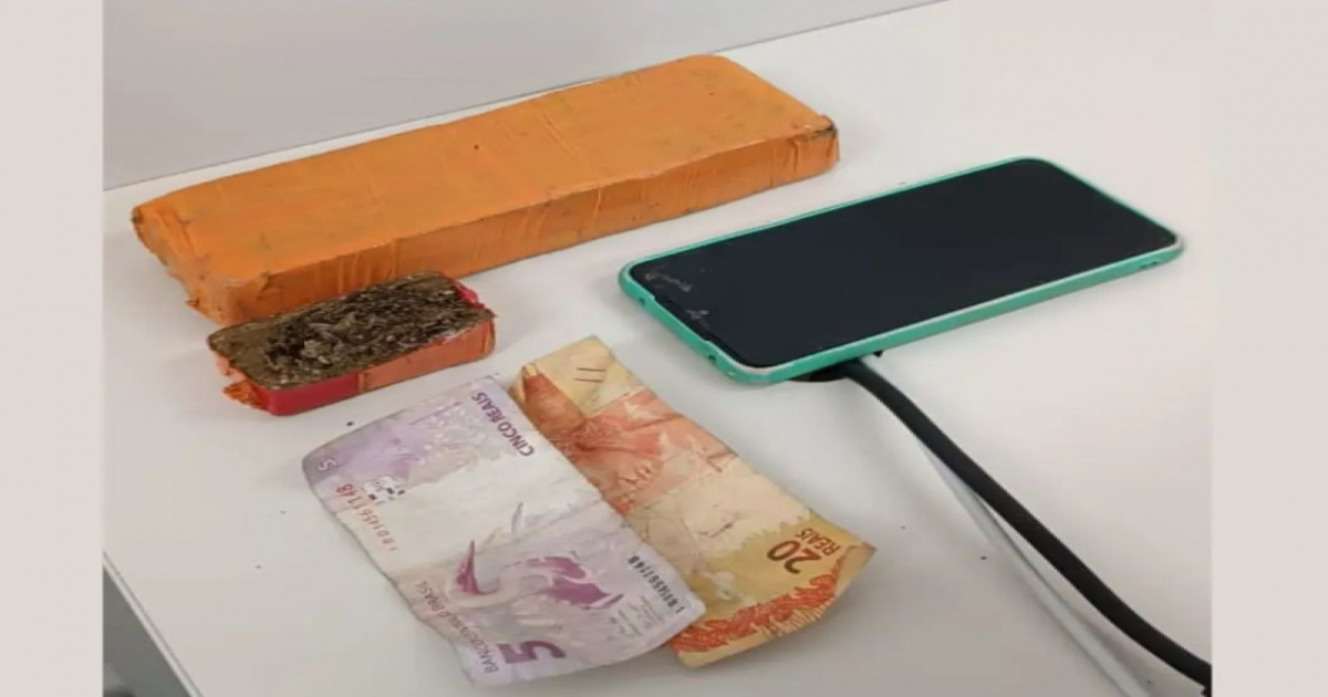 Maconheiro tentou se esconder no ponto de mototáxi no bairro Jequiezinho