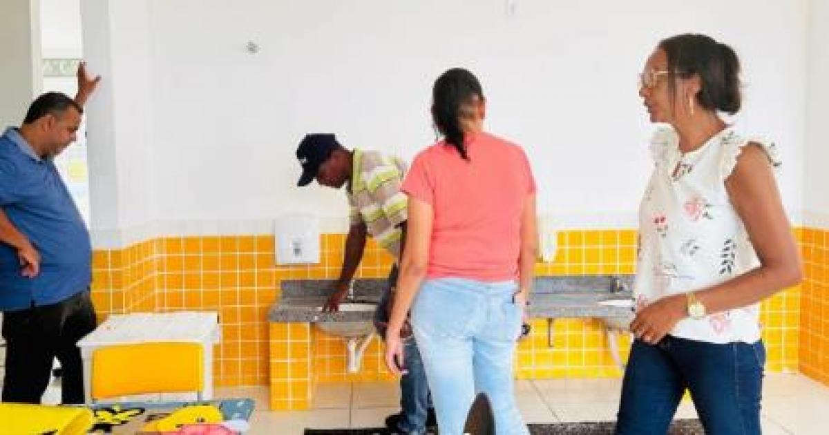 Prefeito faz visita técnica em escolas, e inspeciona antes do início das aulas na rede