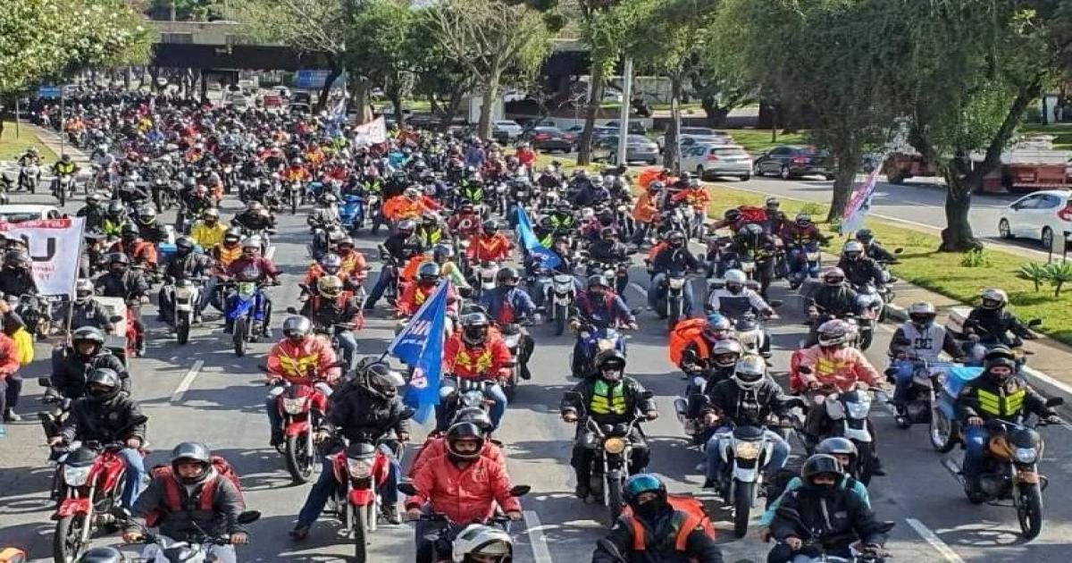 Entregadores de aplicativo protestam contra regulamentação do governo Lula