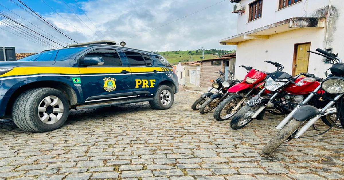 PRF recupera cinco motocicletas com registro de roubo em oficina mecânica