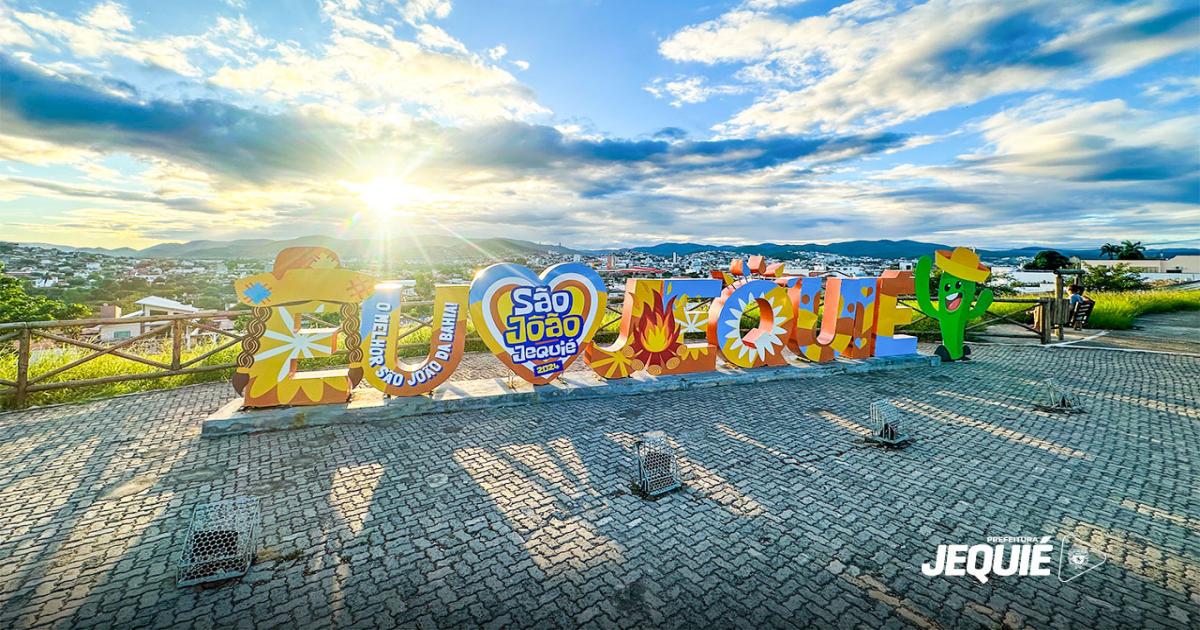 Prefeitura de Jequié promove nova identidade visual do letreiro na Praça Duque de Caxias