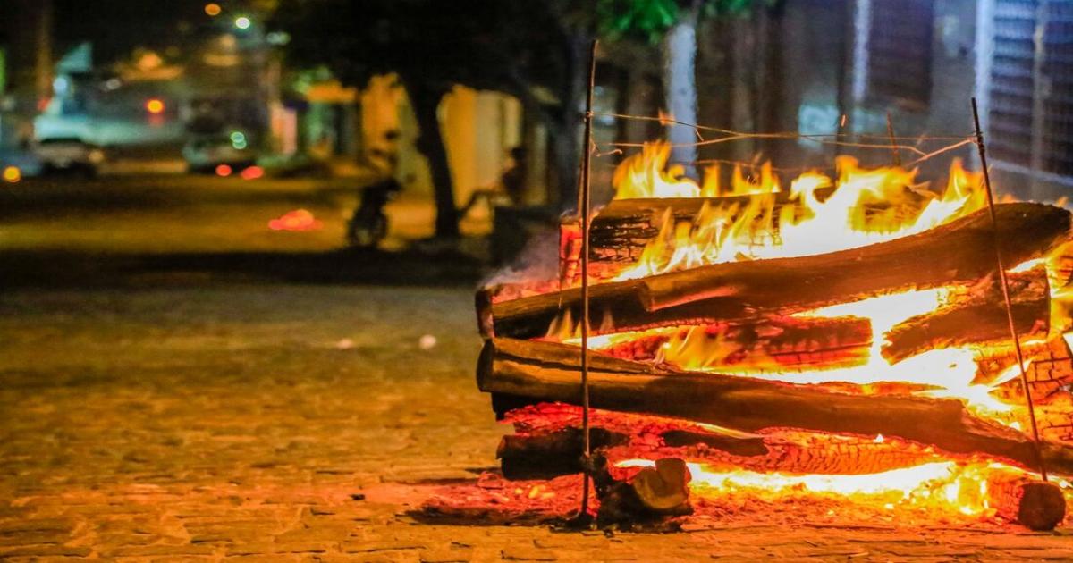 Decreto da prefeitura de Jitaúna proíbe fogueiras em ruas asfaltadas do município