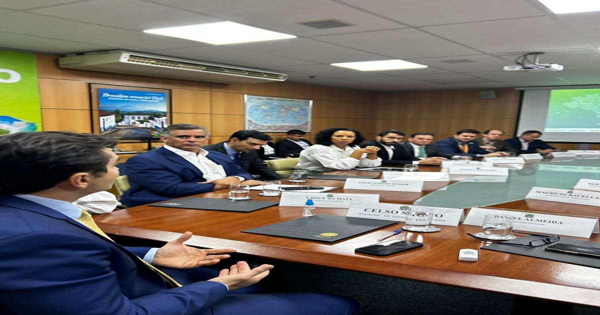 Leur Lomanto Jr cobra soluções para malha aérea da Bahia em reunião ministro do Turismo e representantes de companhias