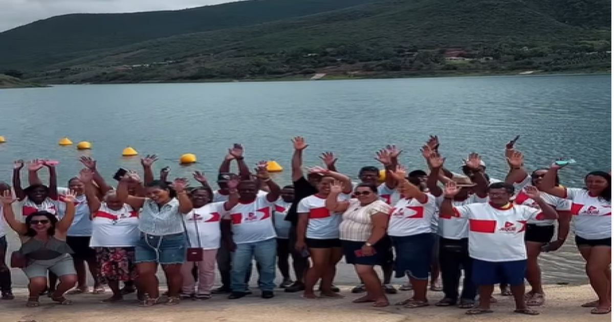 Alunos do EPJAI do Emiliano fizeram paio na Prainha de Lomanto