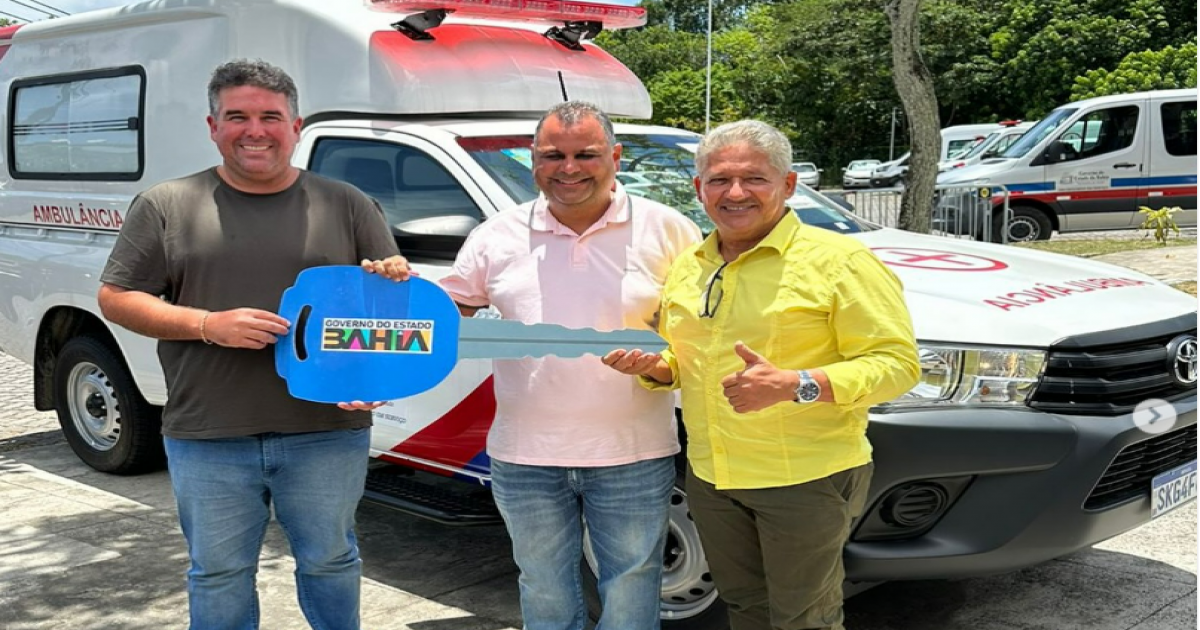 Jitaúna l Patrick Lopes participa da entrega que nova ambulância para o município