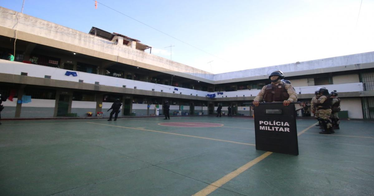 31 presos de alta periculosidade foram transferidos do presidio de Feira de Santana
