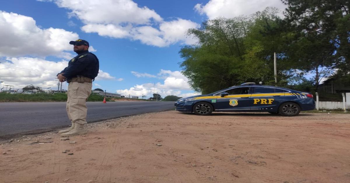 Após realizar ultrapassagem em local proibido, motorista é detido pela PRF com veículo clonado