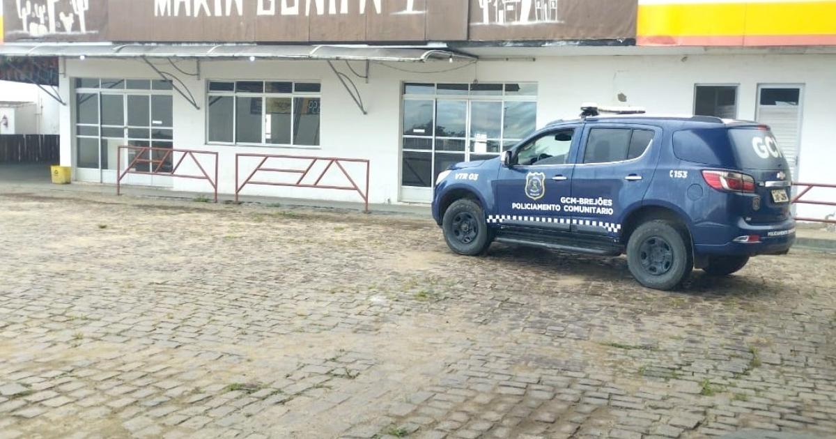 HOMEM É PRESO EM FLAGRANTE PELA GCMB, POR TER ARROMBADO E ROUBADO ESCRITÓRIO DE POSTO DE COMBUSTÍVEIS EM BREJÕES.