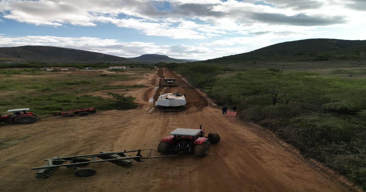 Tem início a terraplanagem para pavimentação asfáltica da estrada de acesso da Barragem da Pedra