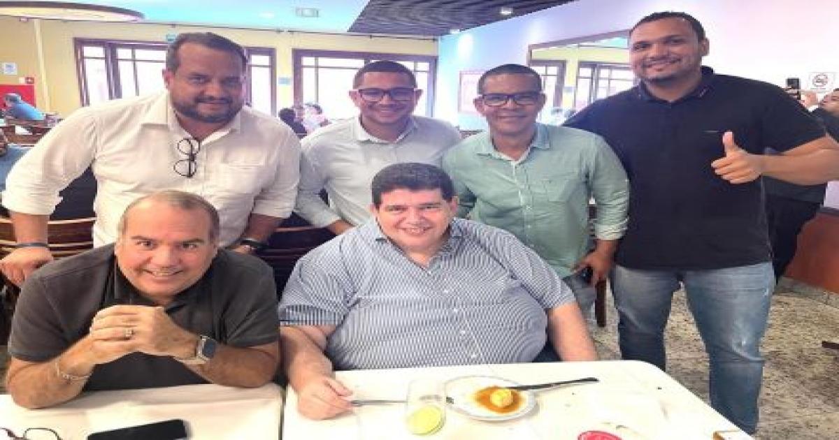 IPIAÚ: SANDRO REGIS CONVIDA ALIPINHO DA DOCE MEL PARA SER CANDIDATO A PREFEITO