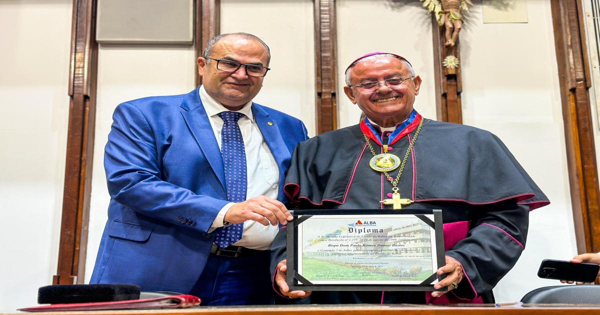 Bispo de Jequié recebe a mais alta honraria da Assembléia Legislativa da Bahia