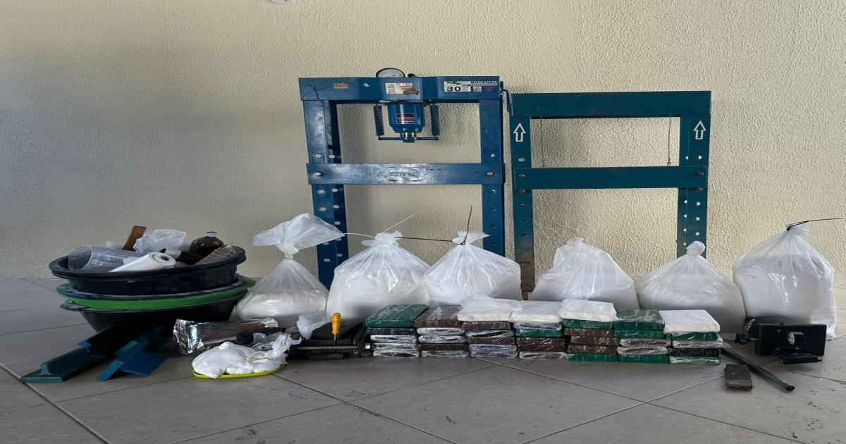 Polícia Militar desmonta laboratório de droga com 40 kg de cocaína em Feira de Santana
