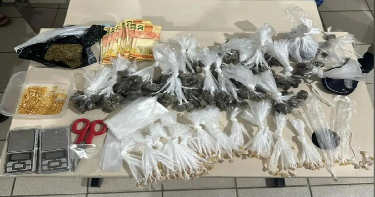 Vitoria da Conquista l crack, maconha e quase mil reais encontrado com traficante do bairro Kadija