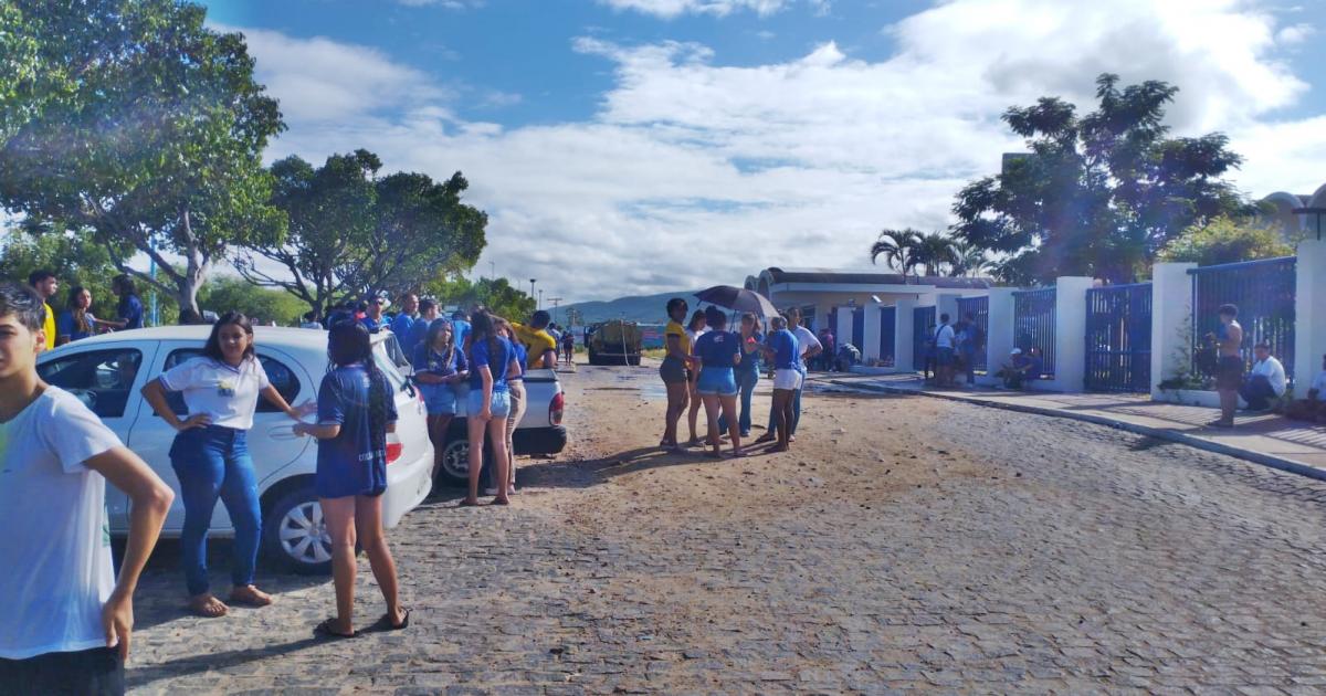 Alunos do Colégio Modelo deram prazo ao Governo do Estado para climatizar as salas de aula