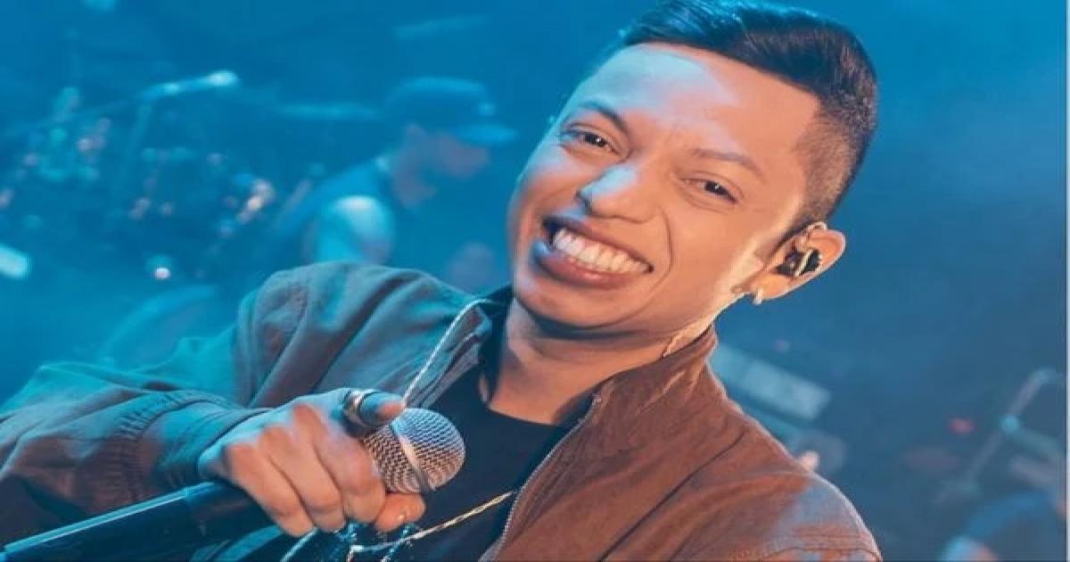 Cantor de seresta Silfarley é preso após show na Bahia
