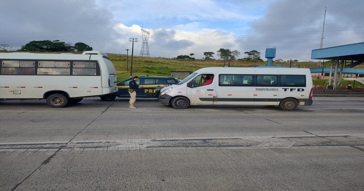 PRF na Bahia intensifica fiscalização de veículos utilizados no transporte de pacientes em Tratamento Fora do Domicílio