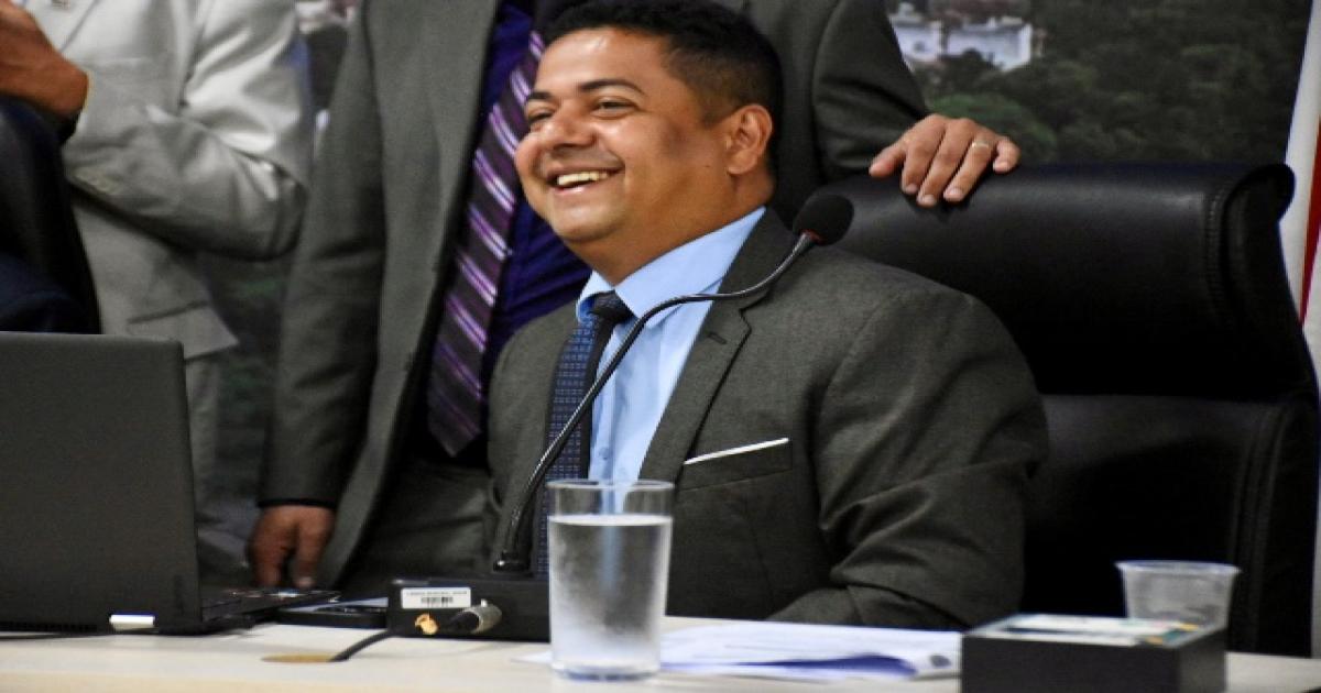 Vereador Tinho homenageia o pastor Moises Aguiar com a outorga do Título de Cidadão Jequieense
