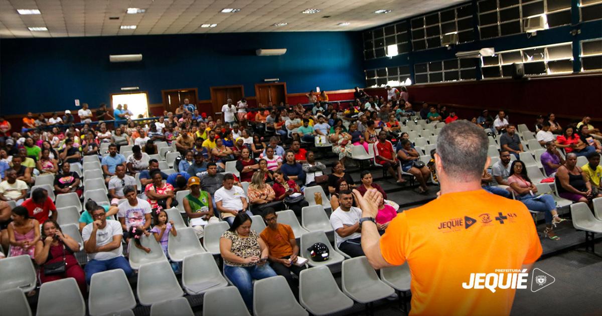 Prefeitura de Jequié promove curso de capacitação para barraqueiros, ambulantes e trabalhadores que vão atuar no São João 2024
