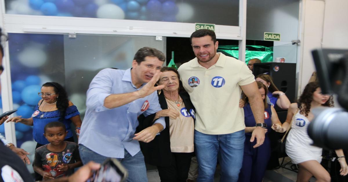 Zé Cocá reúne multidão em inauguração de comitê de campanha em Jequié