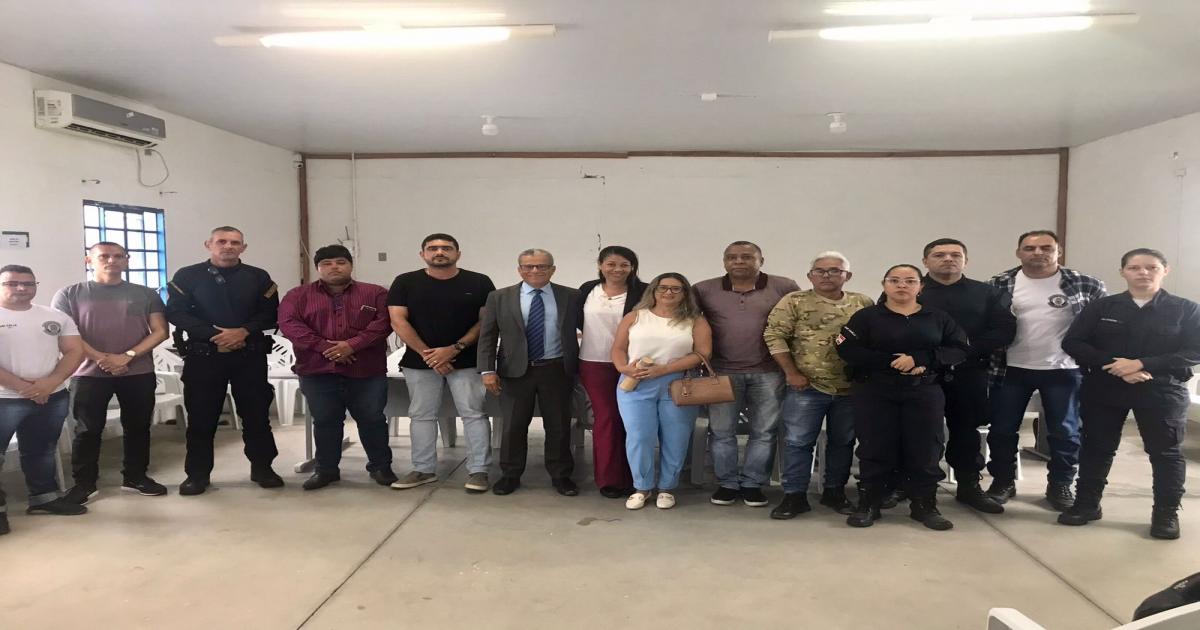Moana Meira participou de reunião para Reestruturação do Estatuto e do Plano de Carreira da Guarada Municipal