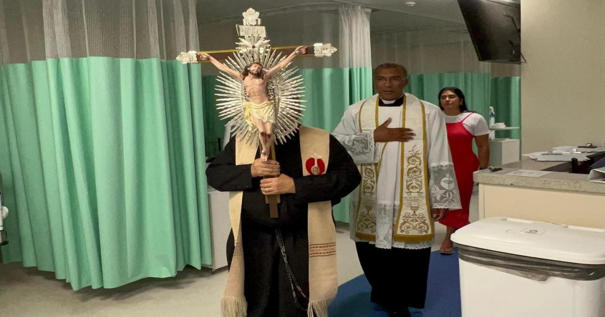 Imagem de Bom Jesus da Lapa visitou o Hospital Prado Valadares