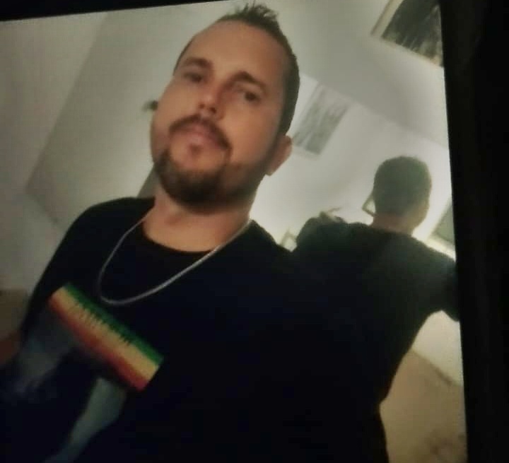 Homem é executado a tiros dentro de casa em Jequié Homem é executado a tiros dentro de casa em Jequié