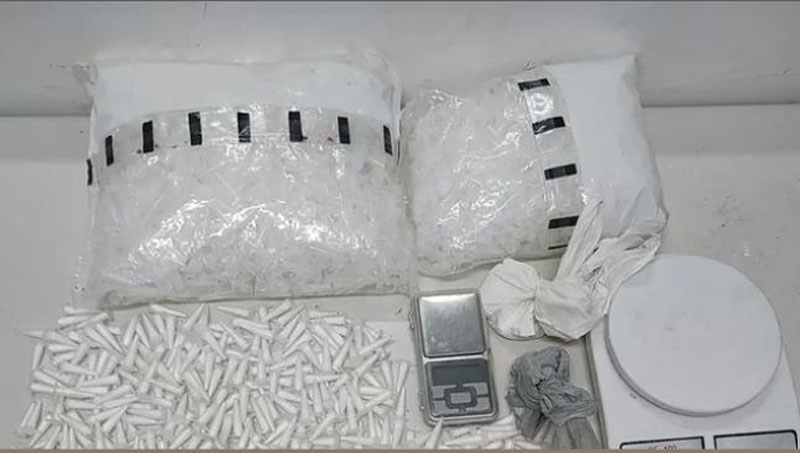 Polícia Militar apreende grande quantidade de drogas no bairro Km 3, em Jequié Polícia Militar apreende grande quantidade de drogas no bairro Km 3, em Jequié