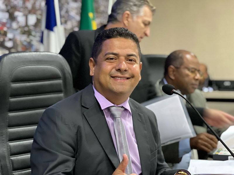 Tinho reivindica praça para o bairro Itaigara Tinho reivindica praça para o bairro Itaigara
