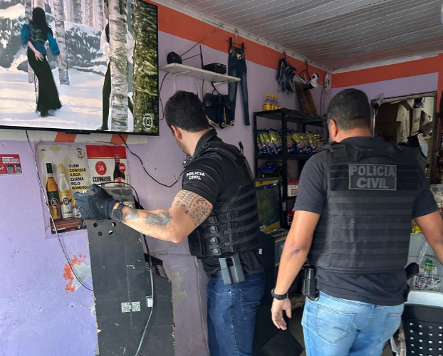 POLÍCIA CIVIL APREENDE 19 MÁQUINAS DE CAÇA-NÍQUEIS E DESARTICULA CASSINO CLANDESTINO EM JEQUIÉ POLÍCIA CIVIL APREENDE 19 MÁQUINAS DE CAÇA-NÍQUEIS E DESARTICULA CASSINO CLANDESTINO EM JEQUIÉ