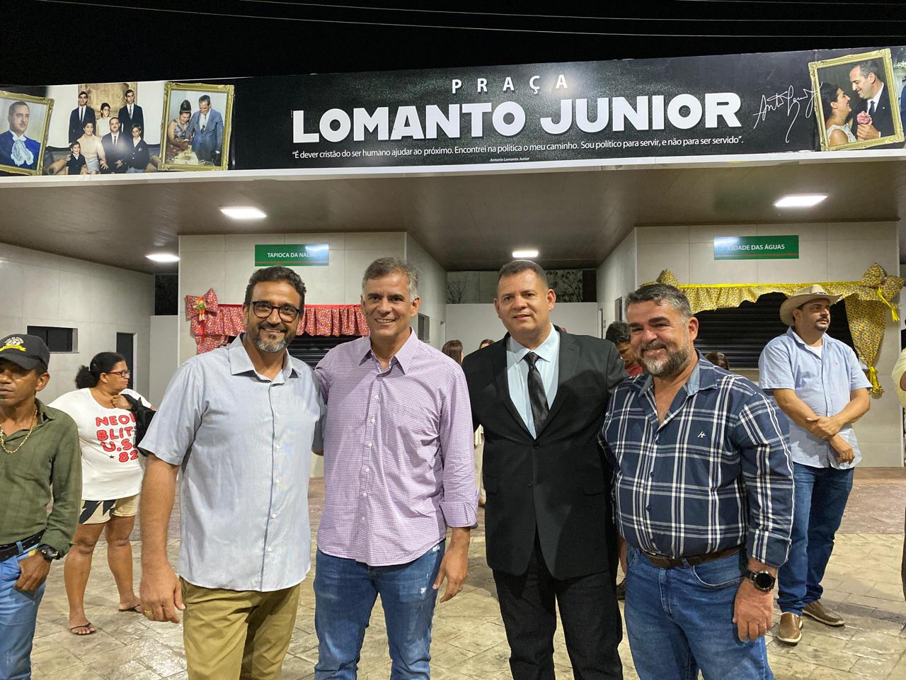 Leur Lomanto Jr. celebra ao lado do prefeito Saulo, nova praça em Itagi que leva o nome do ex-governador Lomanto Junior Leur Lomanto Jr. celebra ao lado do prefeito Saulo, nova praça em Itagi que leva o nome do ex-governador Lomanto Junior