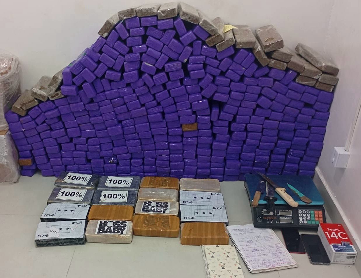 PM desmonta depósito de entorpecentes e apreende 371 tabletes de drogas em Vitória da Conquista PM desmonta depósito de entorpecentes e apreende 371 tabletes de drogas em Vitória da Conquista