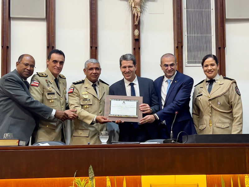 Hassan concede título de cidadão baiano ao coronel PM Taylon Cavalcante