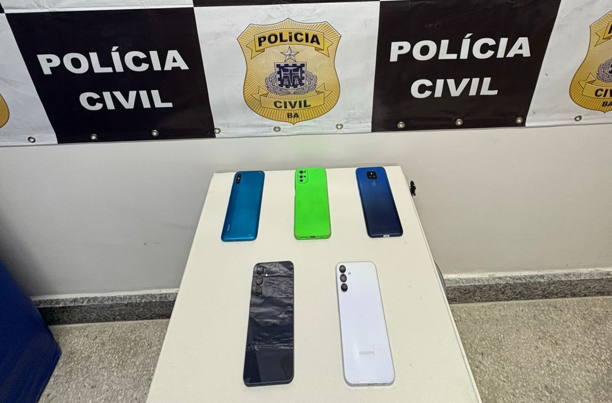 POLÍCIA CIVIL DE JEQUIÉ APREENDE CINCO CELULARES ROUBADOS E FURTADOS EM NOVA FASE DA OPERAÇÃO CONCÓRDIA POLÍCIA CIVIL DE JEQUIÉ APREENDE CINCO CELULARES ROUBADOS E FURTADOS EM NOVA FASE DA OPERAÇÃO CONCÓRDIA