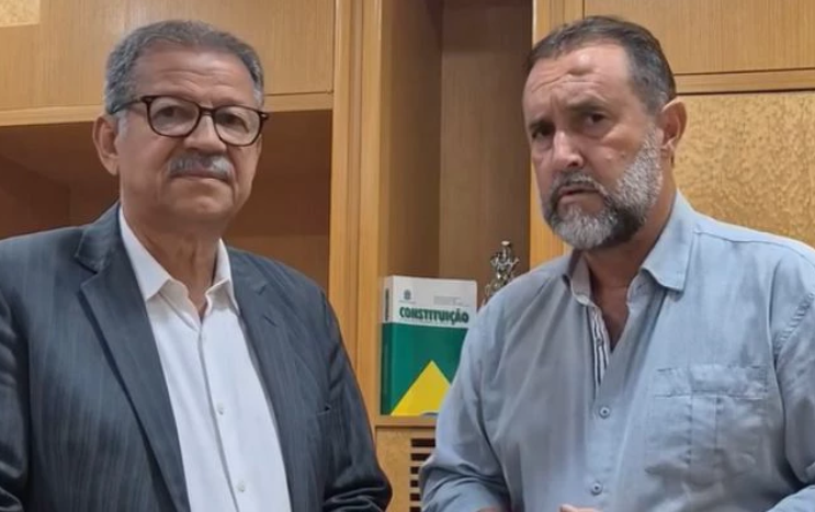 Líder dos caminhoneiros anuncia paralisação nacional no dia 4