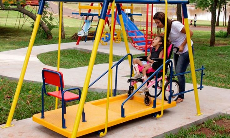 Moana Meira tem Projeto de Lei aprovado para instalação de brinquedos adaptados em parques infantis da cidade