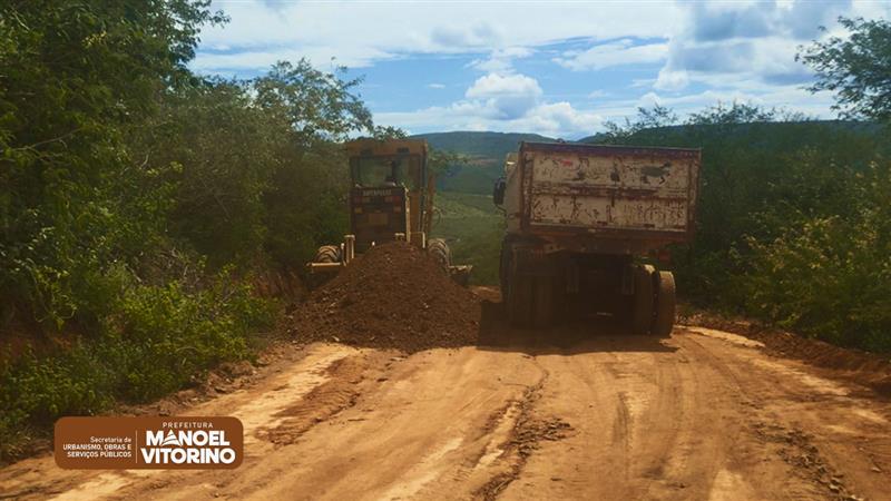 Prefeitura de Manoel Vitorino intensifica ação de manutenção das estradas rurais